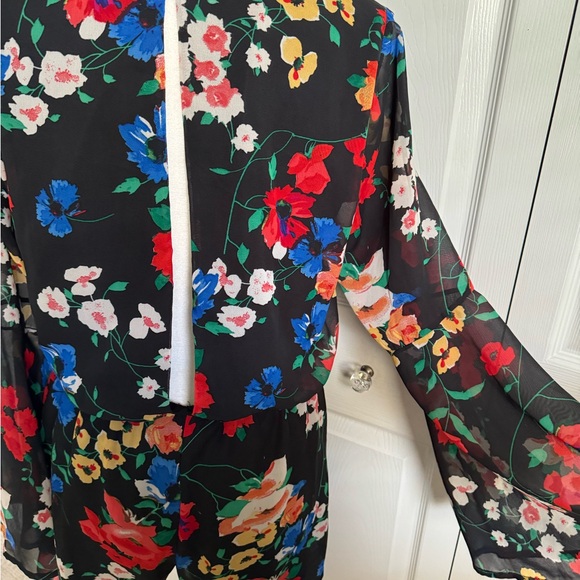 Women’s romper. Floral. Size Medium - Picture 3 of 14